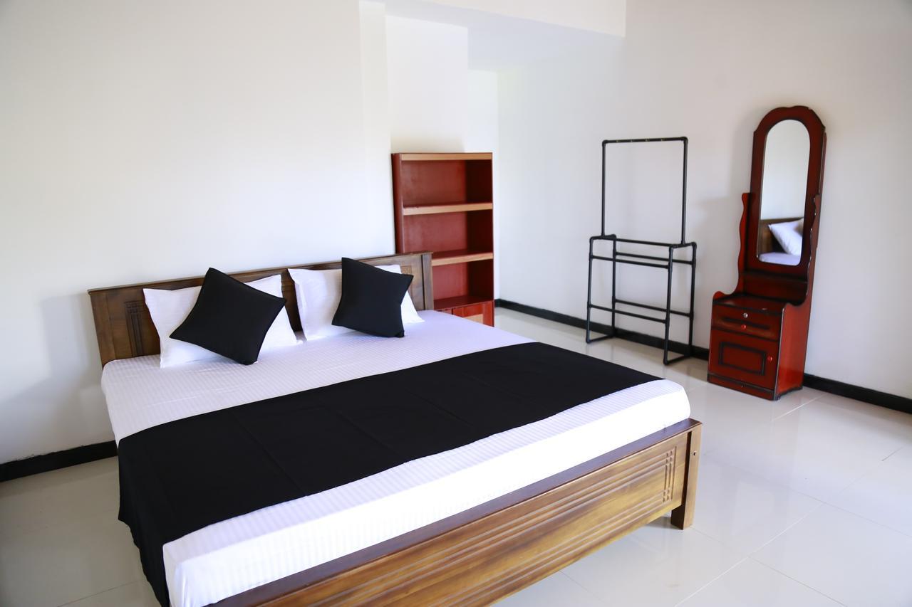 Хостел Layback Boutique Surf & Yoga Camp Sri Lanka Велигама Экстерьер фото