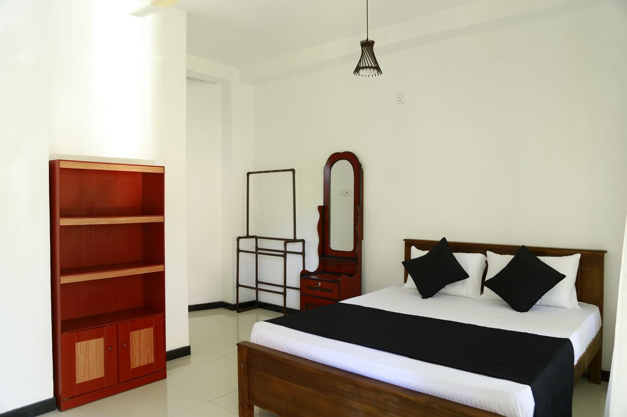 Хостел Layback Boutique Surf & Yoga Camp Sri Lanka Велигама Экстерьер фото