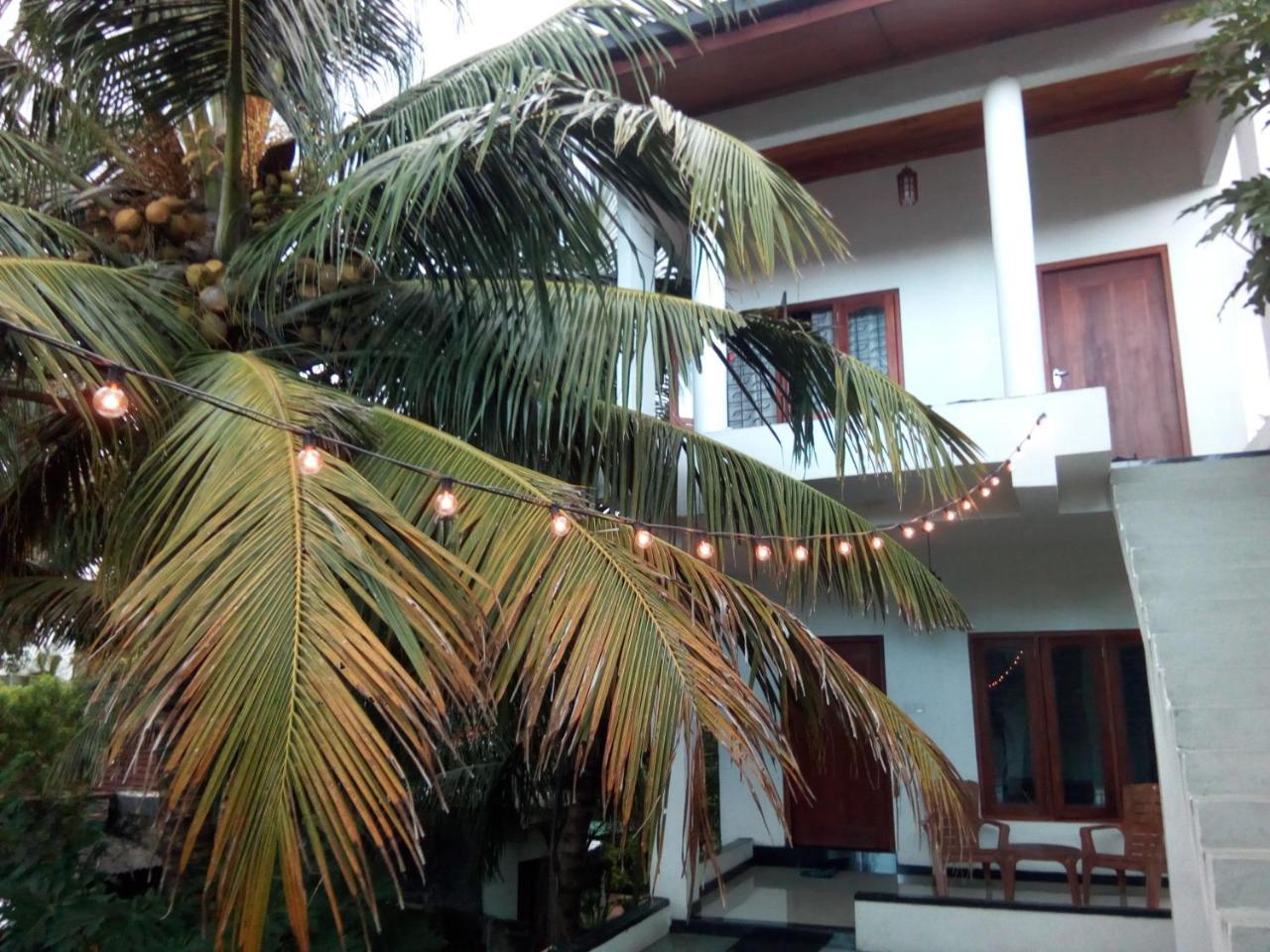 Хостел Layback Boutique Surf & Yoga Camp Sri Lanka Велигама Экстерьер фото