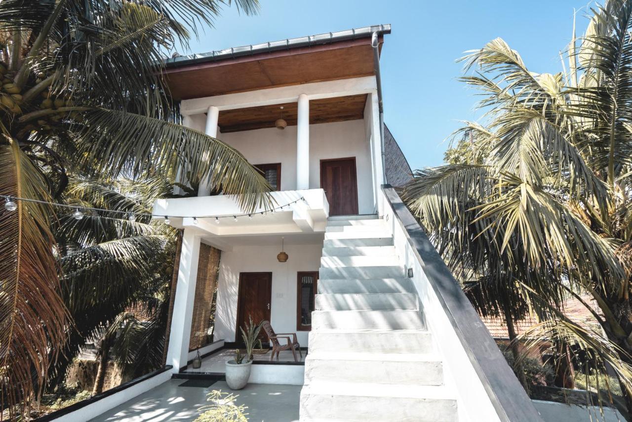Хостел Layback Boutique Surf & Yoga Camp Sri Lanka Велигама Экстерьер фото